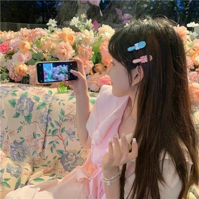亲切的金子海报